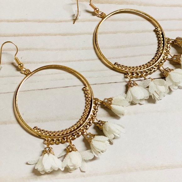 🔥3/$25🔥Flower Tassel Hoop Drop Boho Earrings - Picture 4 of 8